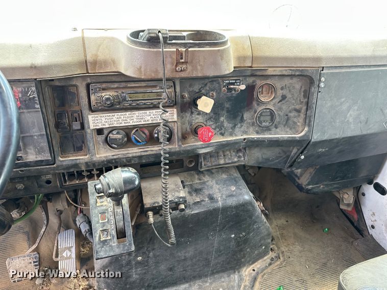 image for item DF8598 1999 International 4900 dump truck