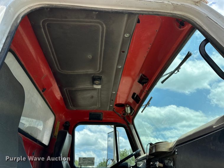 image for item DF8598 1999 International 4900 dump truck