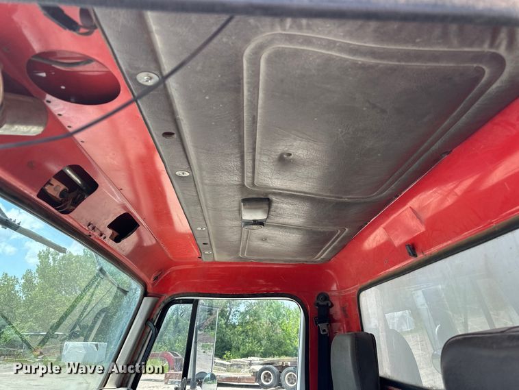 image for item DF8598 1999 International 4900 dump truck