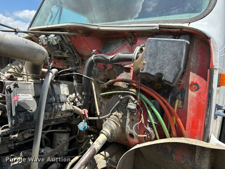 image for item DF8598 1999 International 4900 dump truck