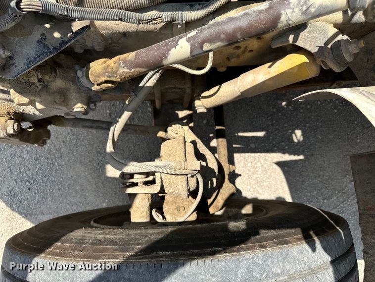 image for item DF8598 1999 International 4900 dump truck