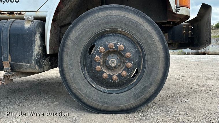 image for item DF8598 1999 International 4900 dump truck