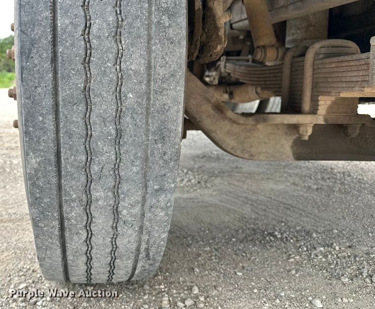 image for item DF8598 1999 International 4900 dump truck