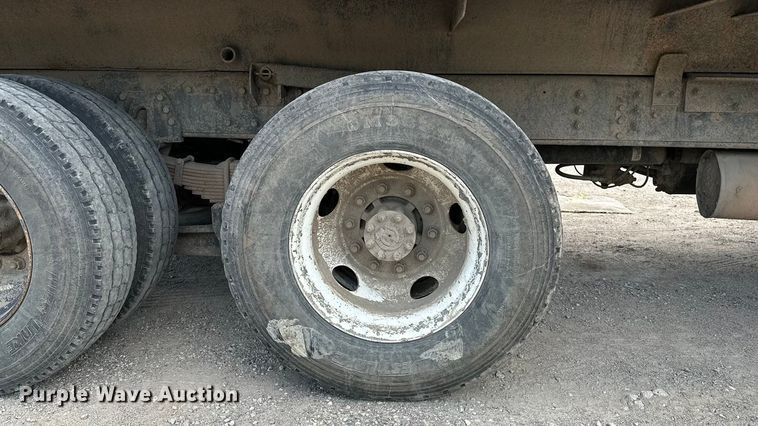 image for item DF8598 1999 International 4900 dump truck