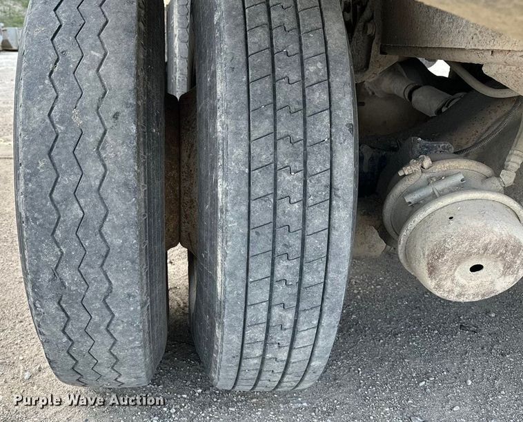 image for item DF8598 1999 International 4900 dump truck