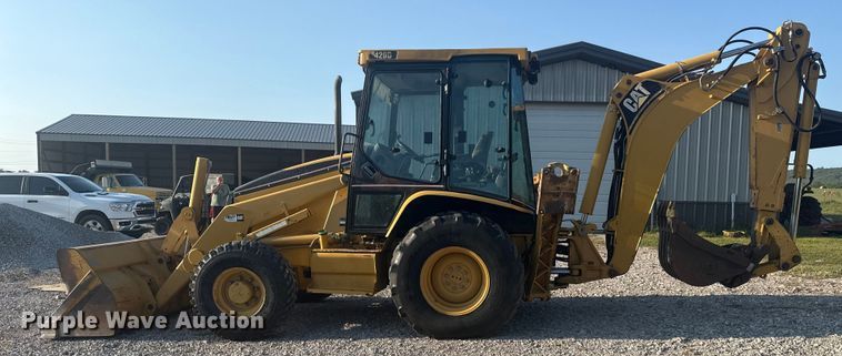 image for item DJ7792 2004 Caterpillar 420D backhoe