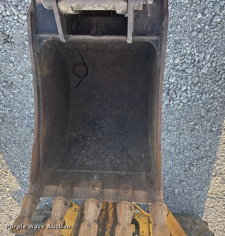 image for item DJ7792 2004 Caterpillar 420D backhoe