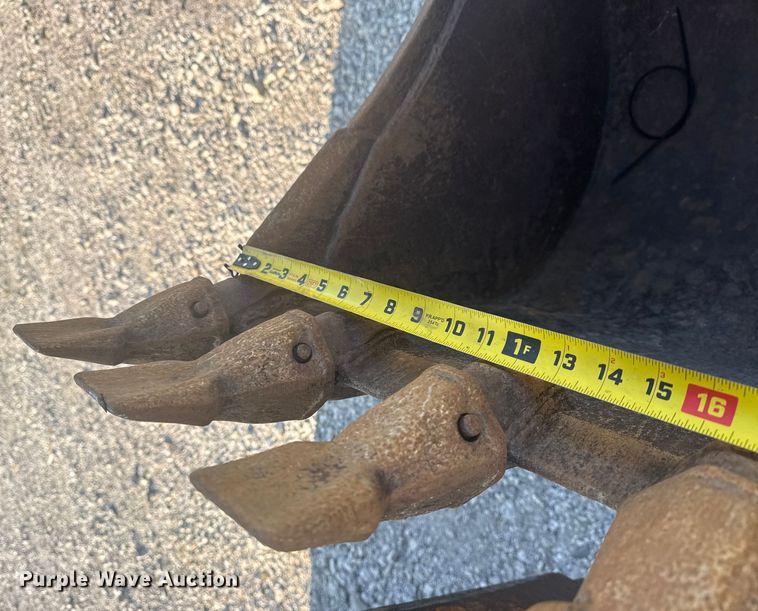 image for item DJ7792 2004 Caterpillar 420D backhoe