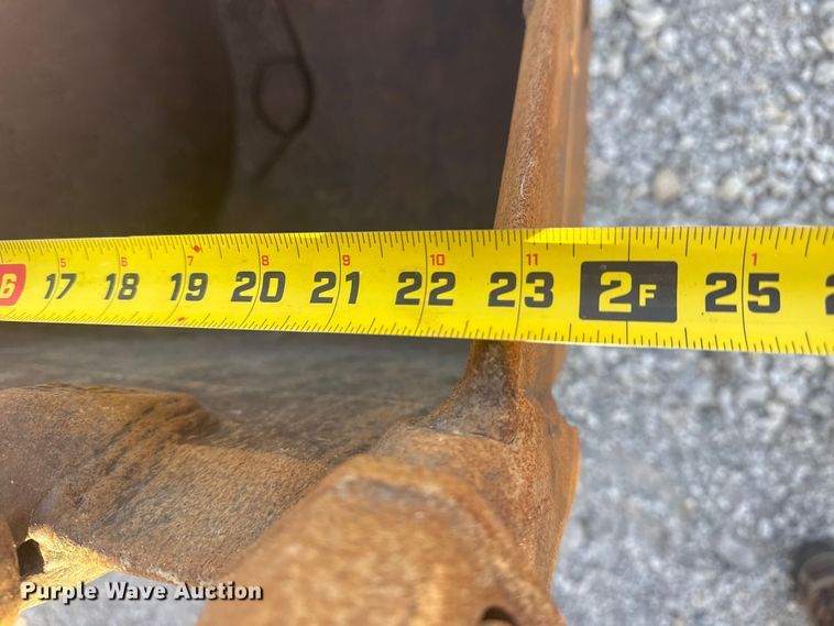 image for item DJ7792 2004 Caterpillar 420D backhoe