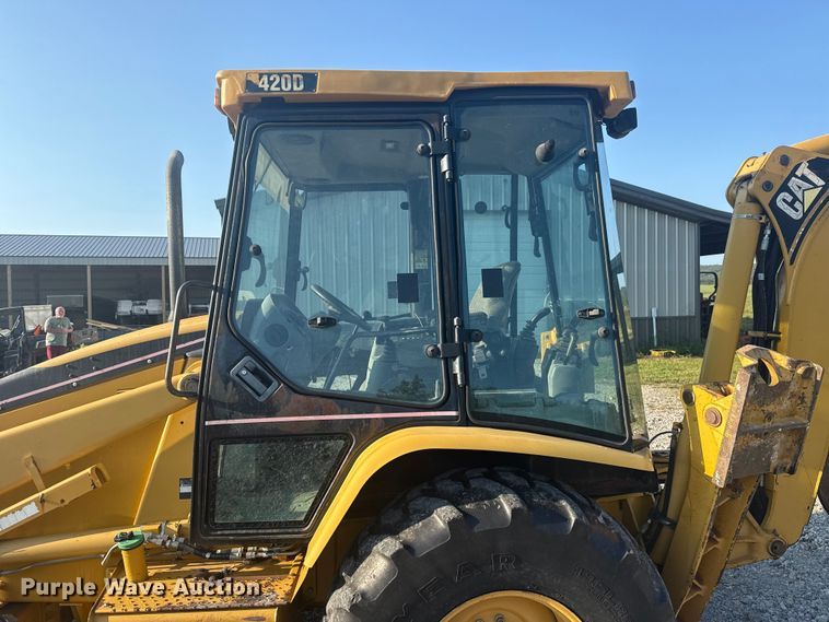 image for item DJ7792 2004 Caterpillar 420D backhoe