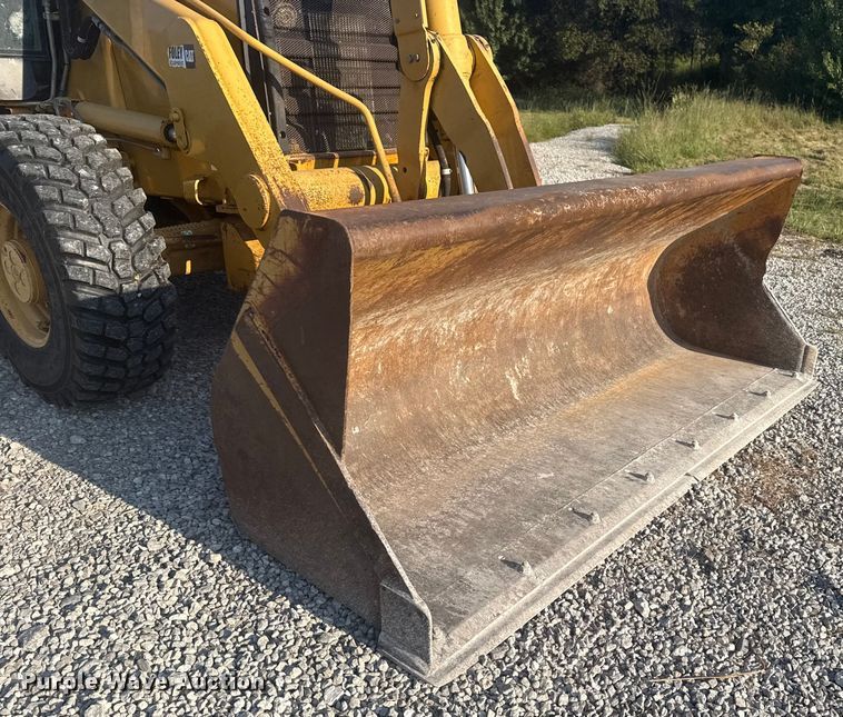 image for item DJ7792 2004 Caterpillar 420D backhoe