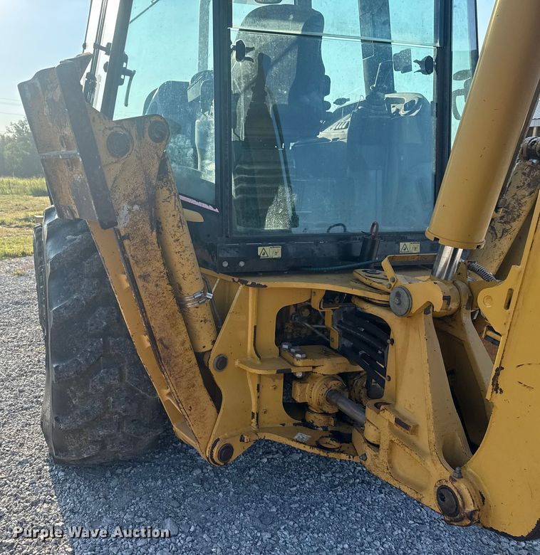 image for item DJ7792 2004 Caterpillar 420D backhoe