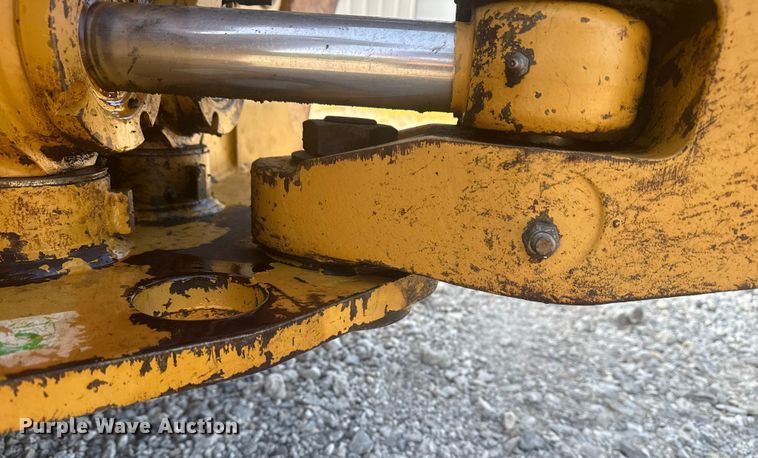 image for item DJ7792 2004 Caterpillar 420D backhoe