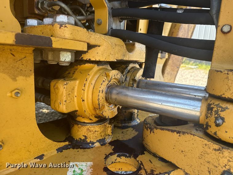 image for item DJ7792 2004 Caterpillar 420D backhoe