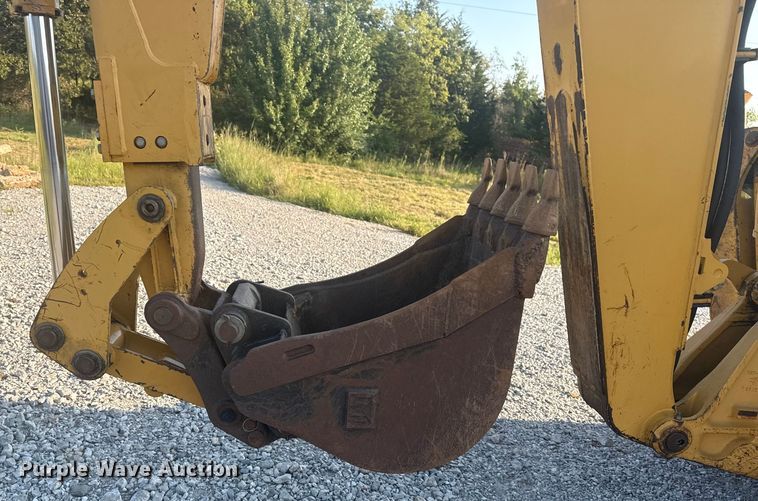 image for item DJ7792 2004 Caterpillar 420D backhoe
