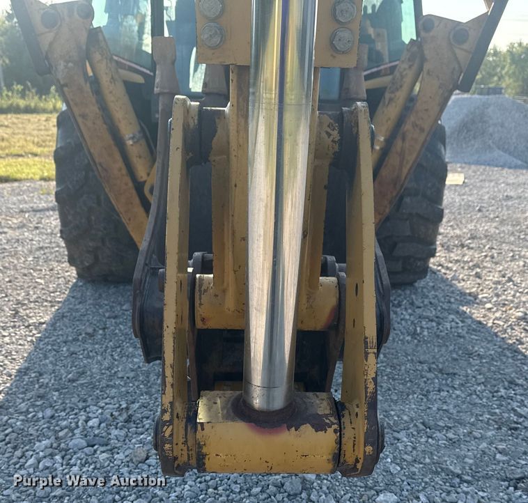 image for item DJ7792 2004 Caterpillar 420D backhoe