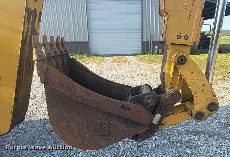 image for item DJ7792 2004 Caterpillar 420D backhoe
