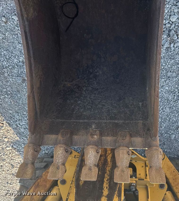 image for item DJ7792 2004 Caterpillar 420D backhoe