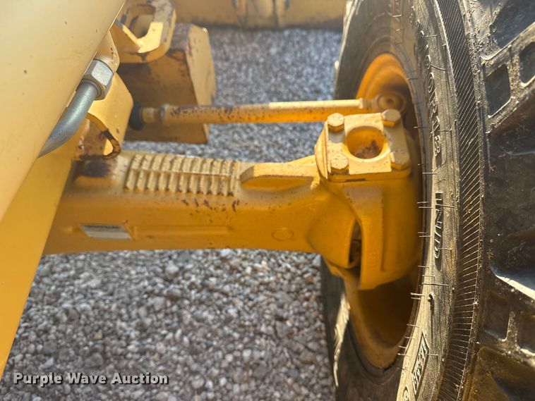 image for item DJ7792 2004 Caterpillar 420D backhoe