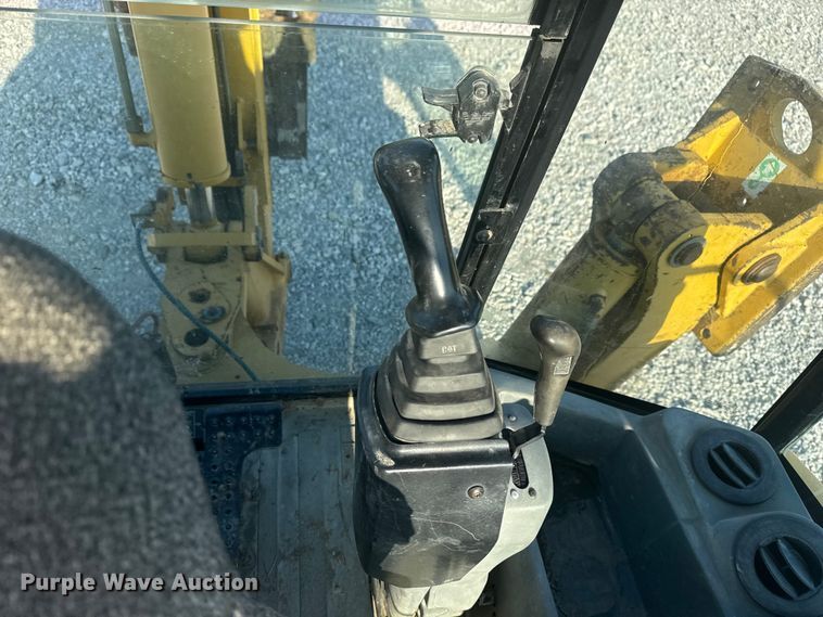 image for item DJ7792 2004 Caterpillar 420D backhoe