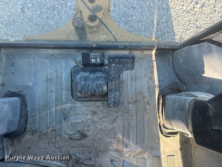 image for item DJ7792 2004 Caterpillar 420D backhoe