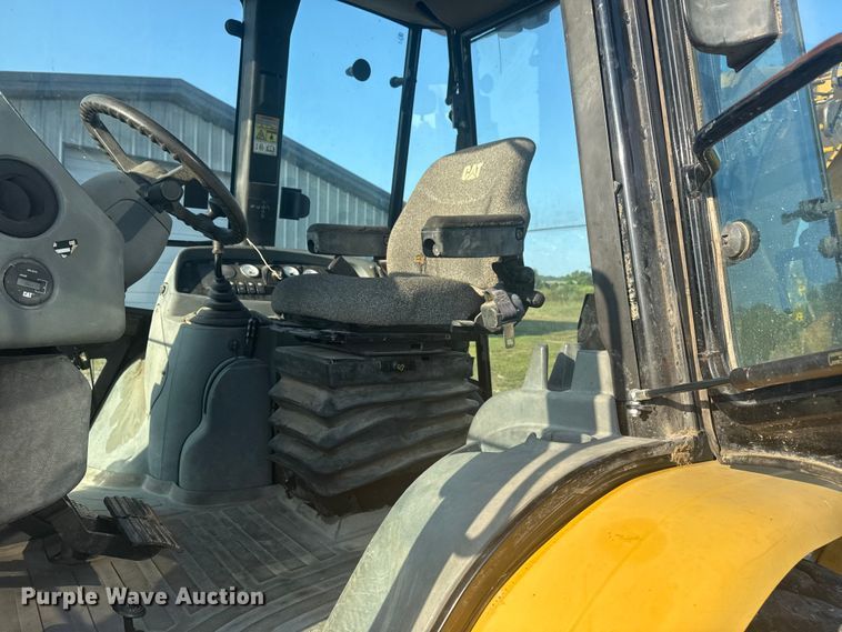 image for item DJ7792 2004 Caterpillar 420D backhoe