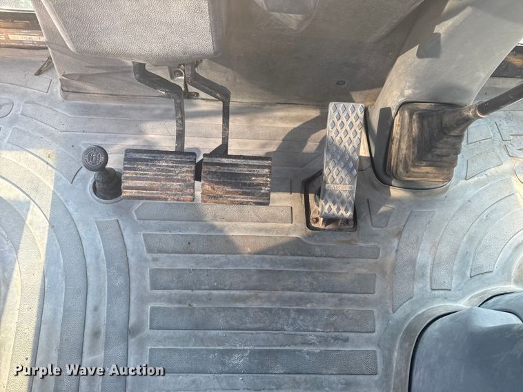 image for item DJ7792 2004 Caterpillar 420D backhoe