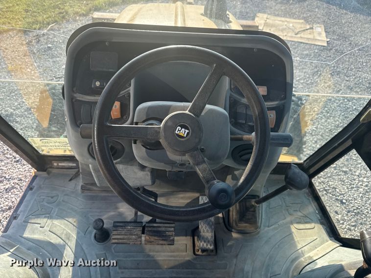 image for item DJ7792 2004 Caterpillar 420D backhoe