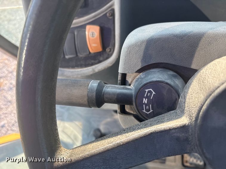 image for item DJ7792 2004 Caterpillar 420D backhoe