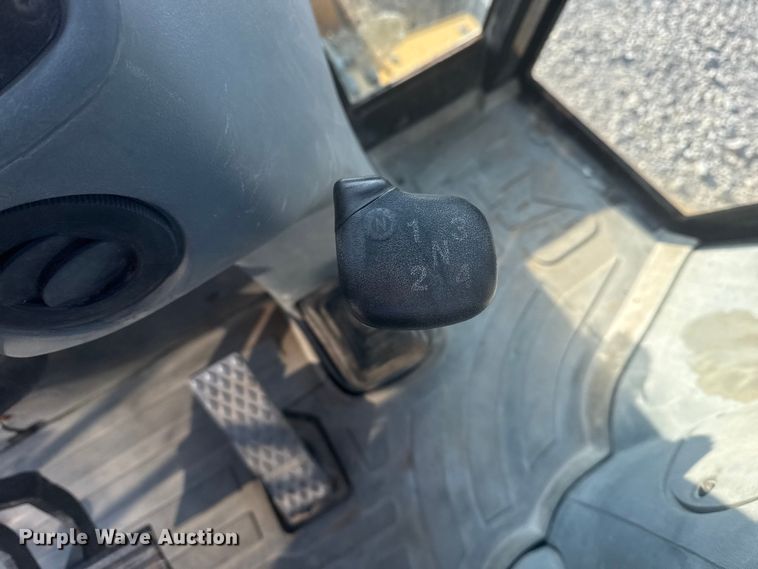 image for item DJ7792 2004 Caterpillar 420D backhoe