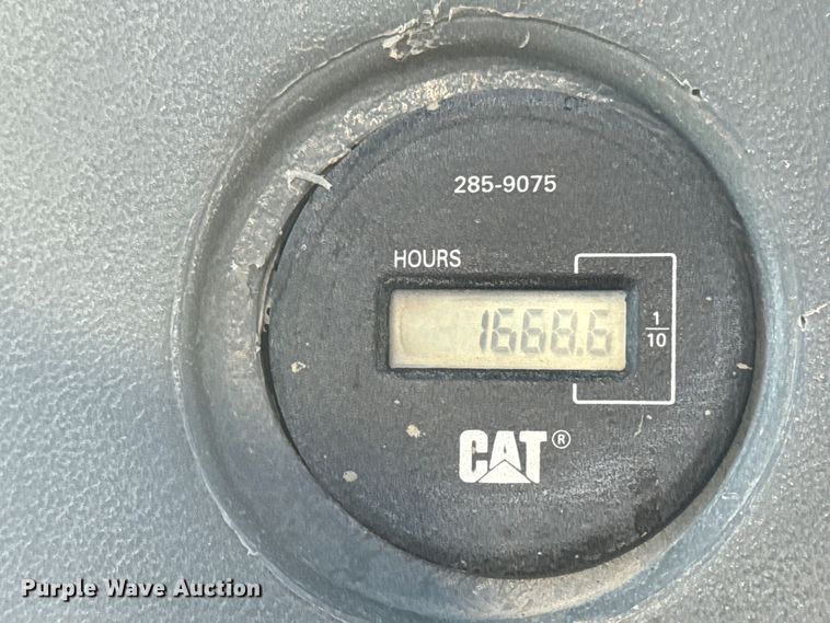 image for item DJ7792 2004 Caterpillar 420D backhoe