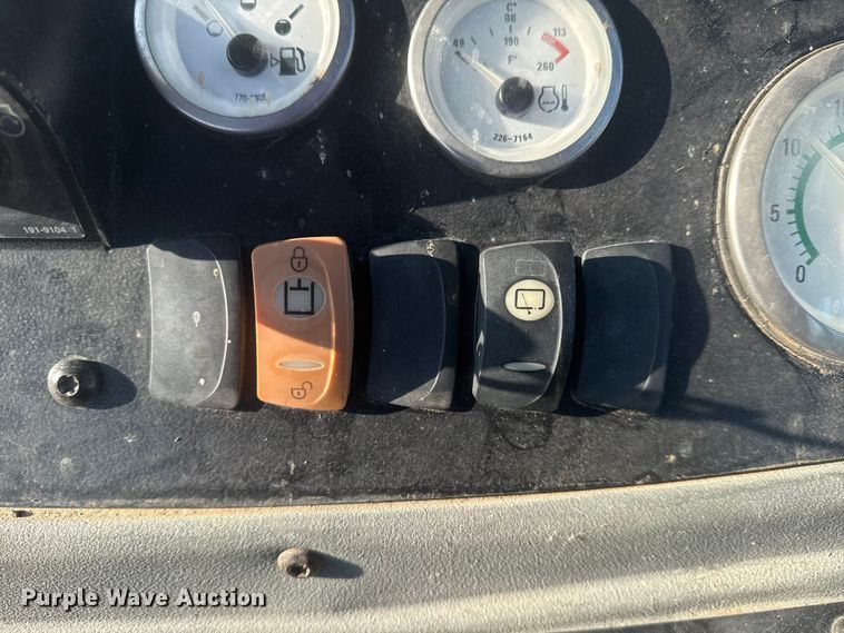 image for item DJ7792 2004 Caterpillar 420D backhoe