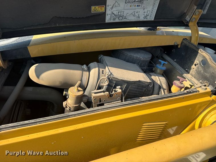 image for item DJ7792 2004 Caterpillar 420D backhoe