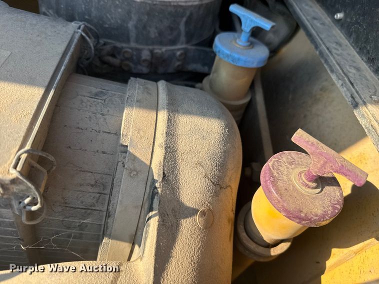 image for item DJ7792 2004 Caterpillar 420D backhoe