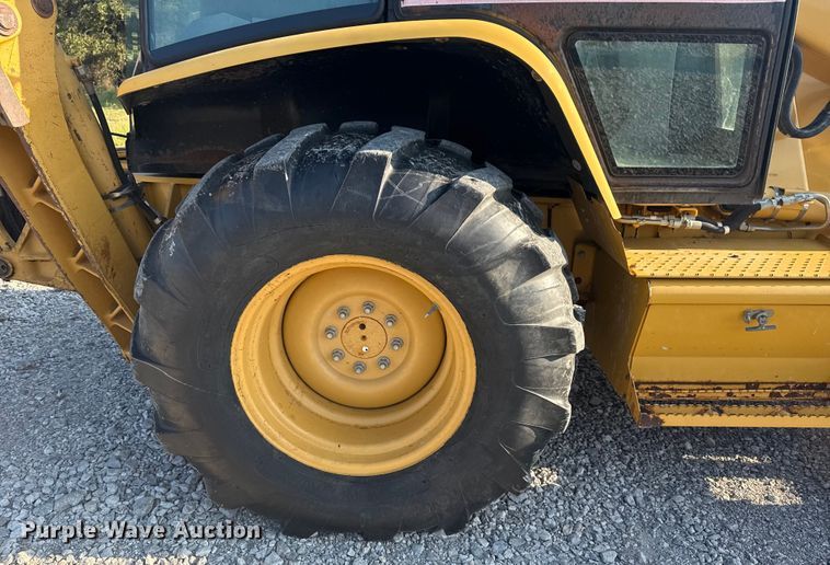 image for item DJ7792 2004 Caterpillar 420D backhoe