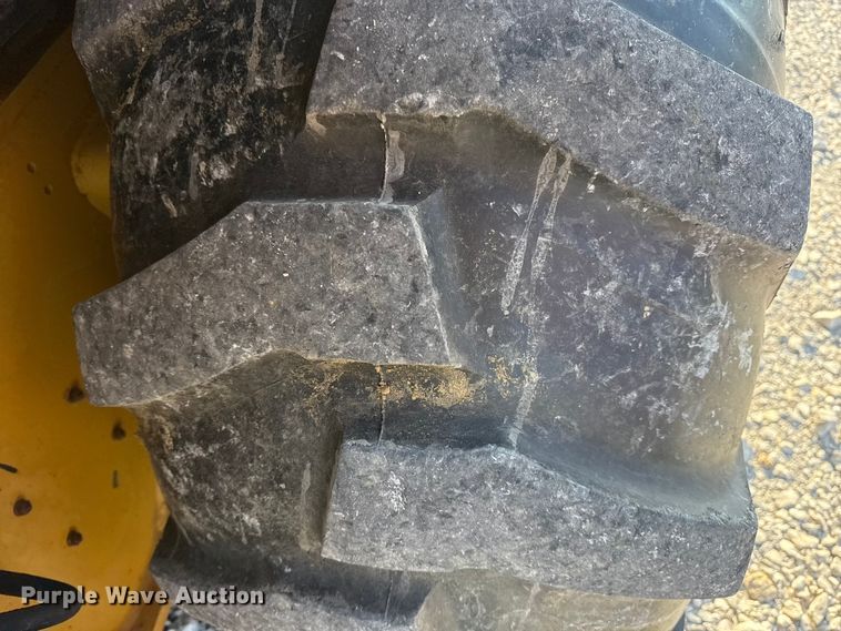 image for item DJ7792 2004 Caterpillar 420D backhoe