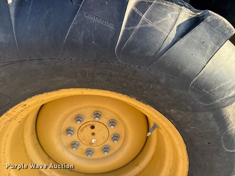 image for item DJ7792 2004 Caterpillar 420D backhoe