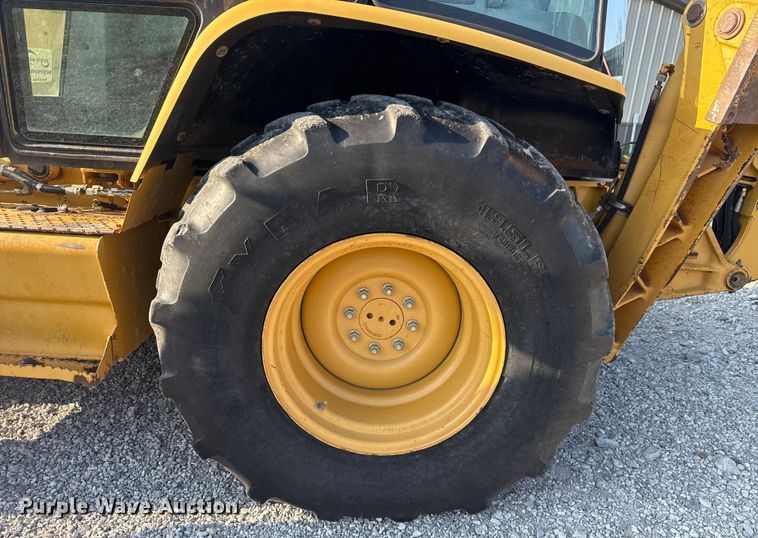 image for item DJ7792 2004 Caterpillar 420D backhoe