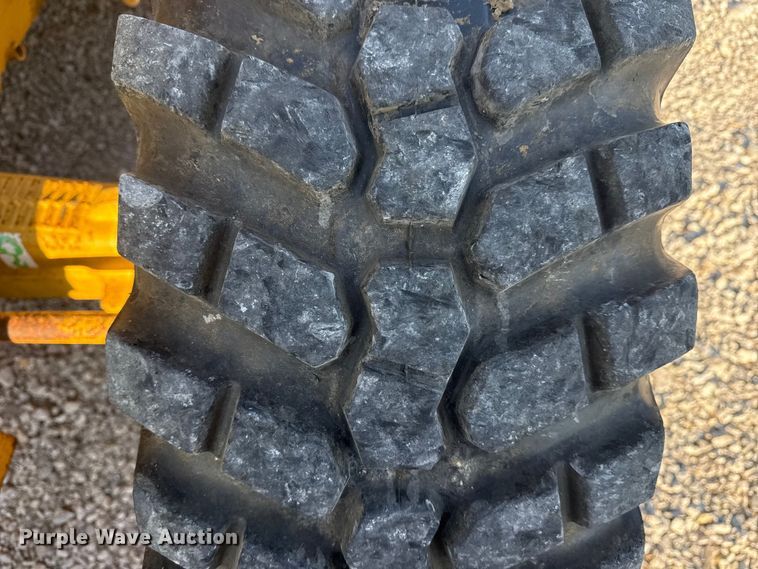 image for item DJ7792 2004 Caterpillar 420D backhoe