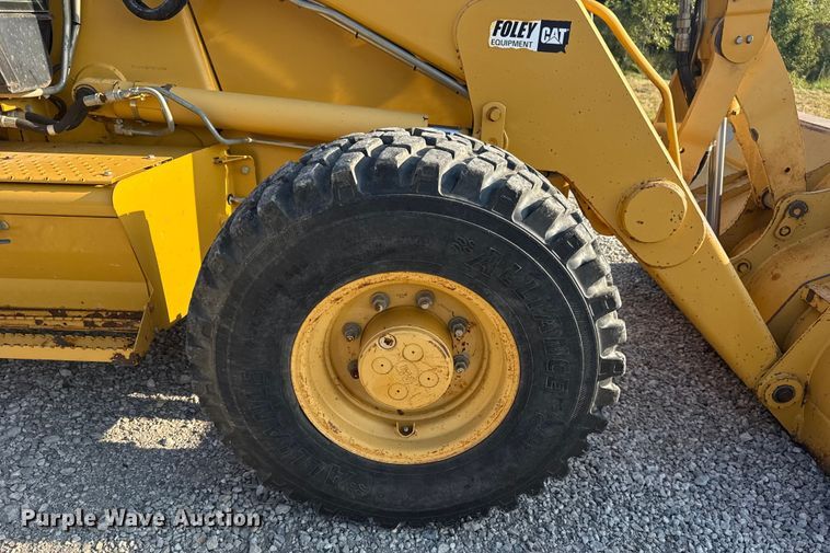 image for item DJ7792 2004 Caterpillar 420D backhoe