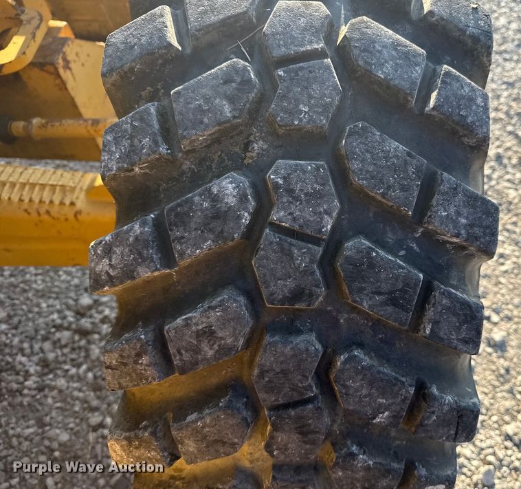 image for item DJ7792 2004 Caterpillar 420D backhoe