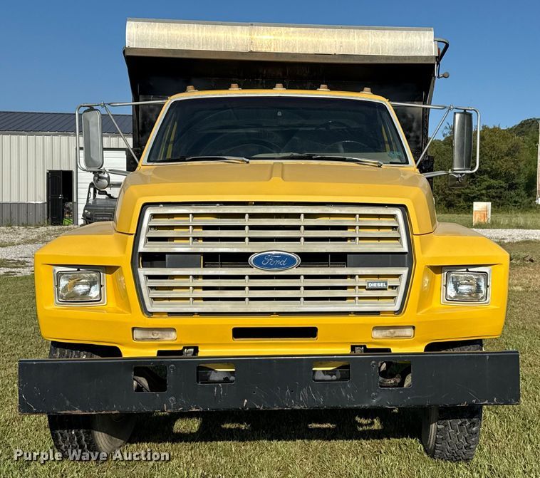 image for item DJ7793 1993 Ford F700 dump truck
