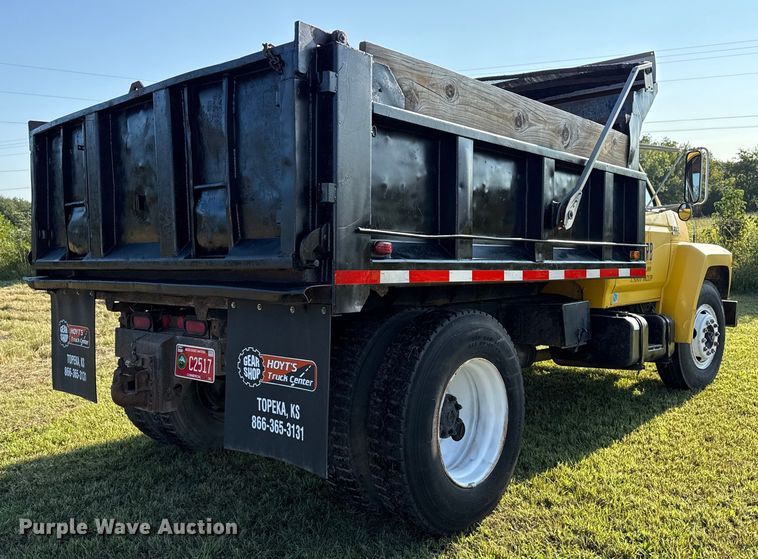 image for item DJ7793 1993 Ford F700 dump truck