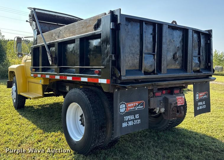 image for item DJ7793 1993 Ford F700 dump truck