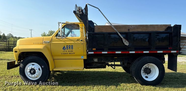 image for item DJ7793 1993 Ford F700 dump truck