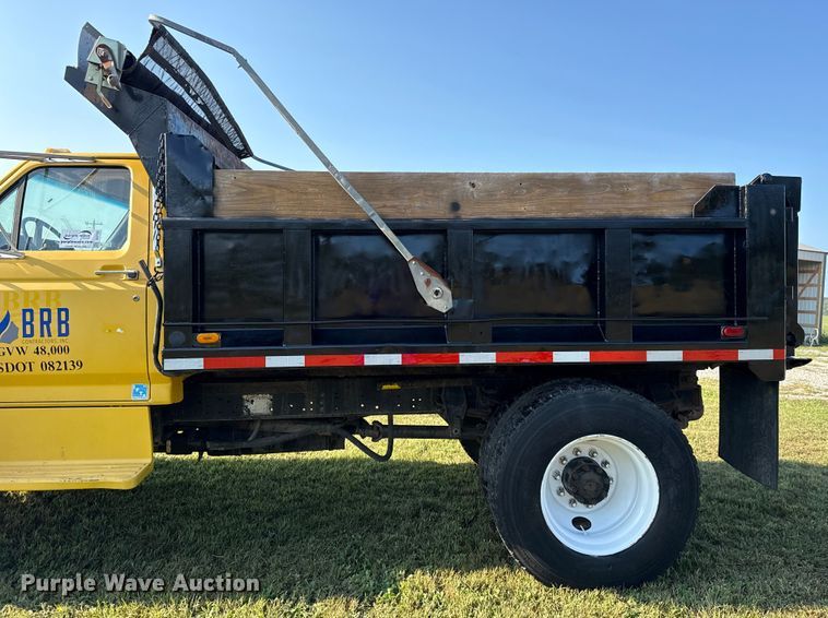 image for item DJ7793 1993 Ford F700 dump truck