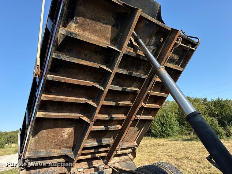 image for item DJ7793 1993 Ford F700 dump truck