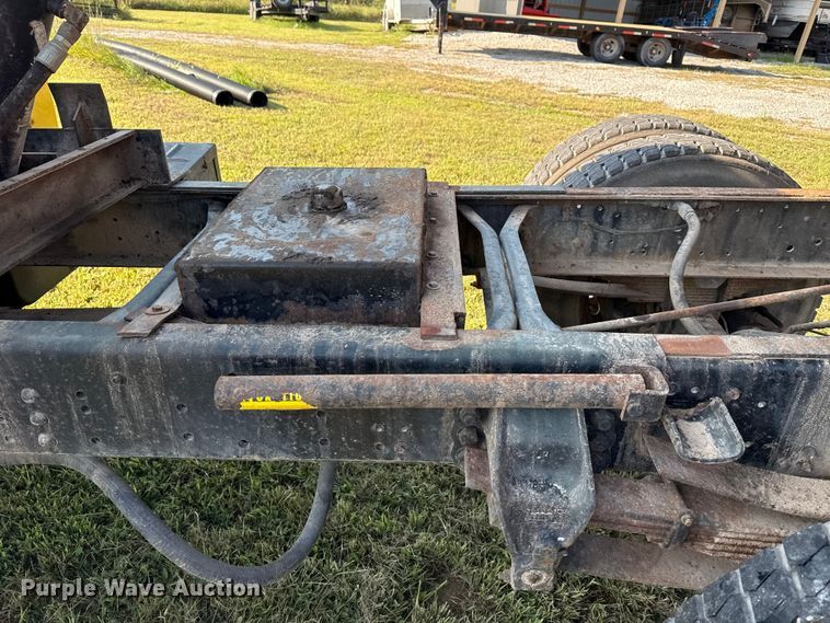 image for item DJ7793 1993 Ford F700 dump truck