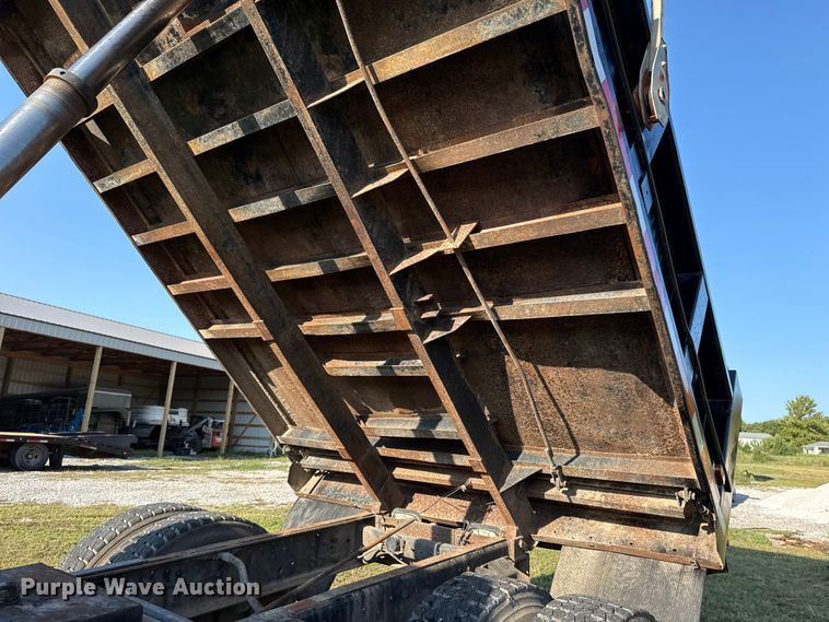 image for item DJ7793 1993 Ford F700 dump truck