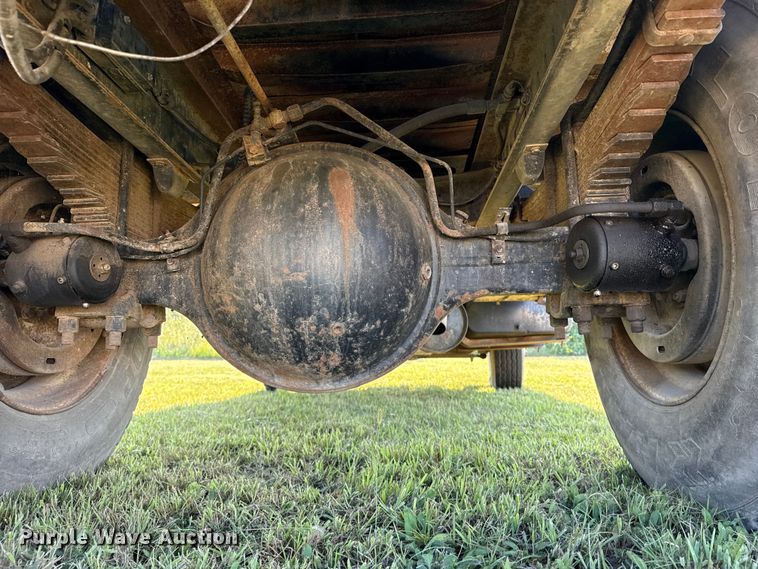 image for item DJ7793 1993 Ford F700 dump truck